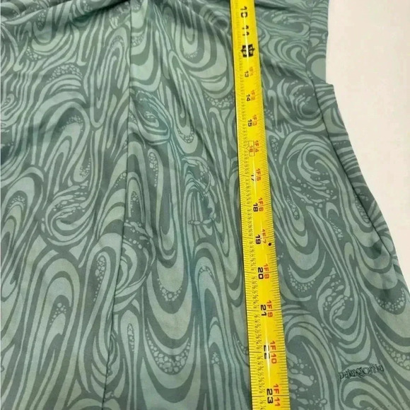 Patagonia women’s stretch sleeveless top with twist front sage green size medium - Picture 5 of 5